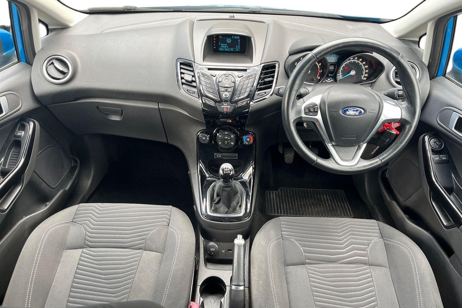 Ford FIESTA Photo 9