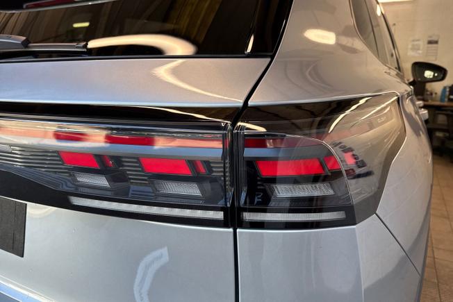 VOLKSWAGEN Tiguan Photo 18