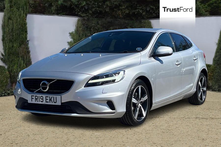 Volvo V40 Photo autoimg-ed1e121b20fbc0bc0f99929d0e1f18d42928e242.jpg