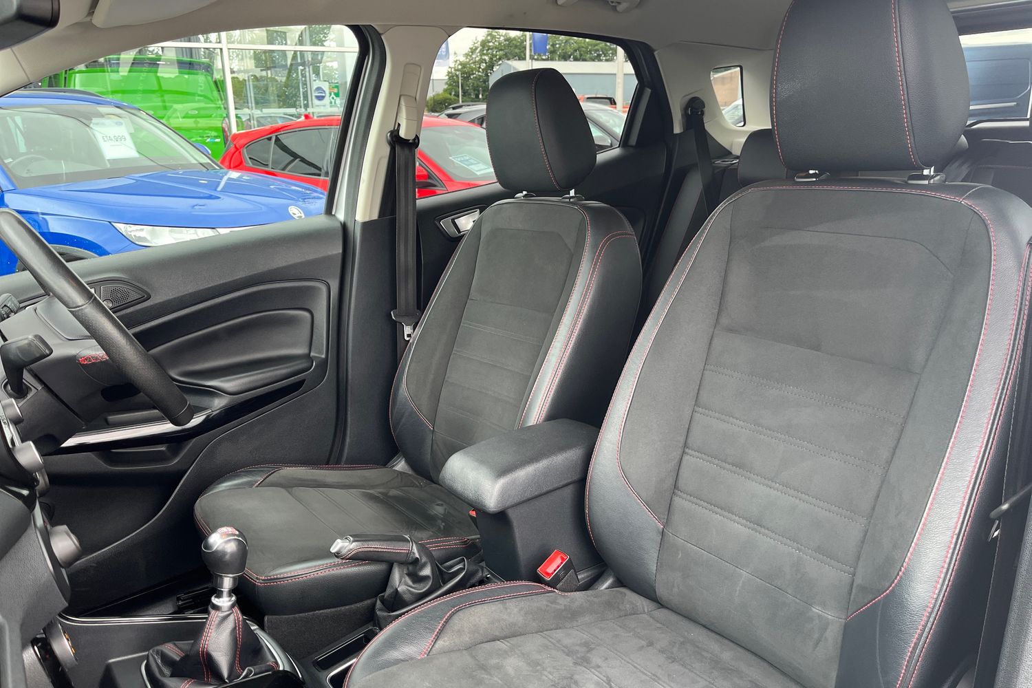 Ford ECOSPORT Photo 18