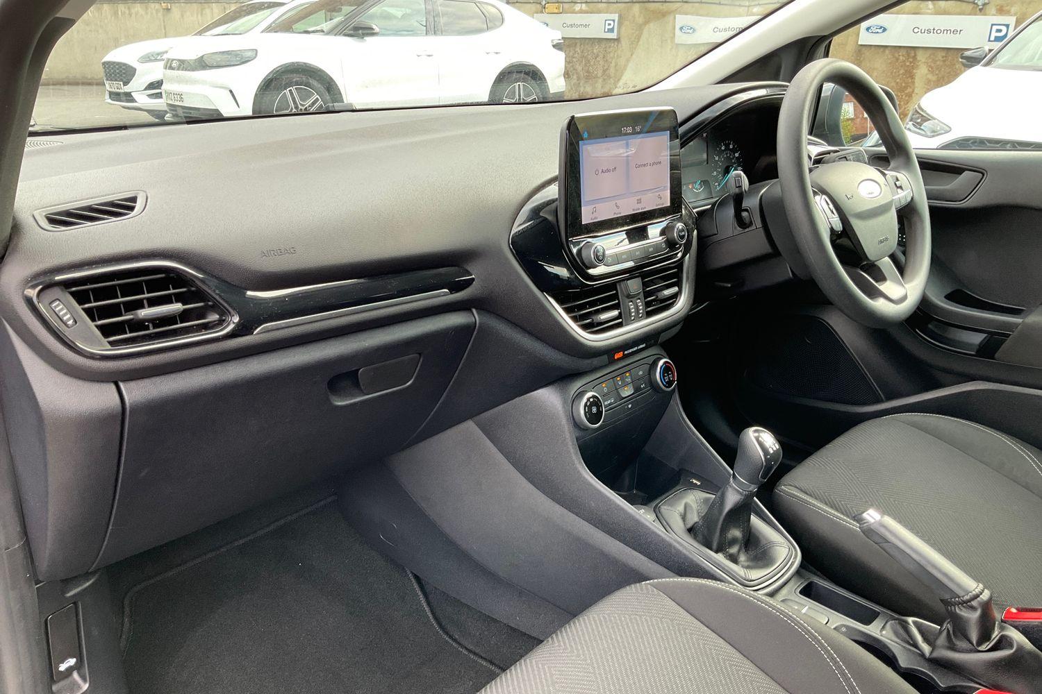 Ford FIESTA Photo 17