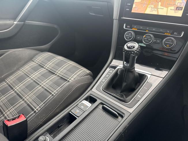 VOLKSWAGEN Golf Photo 45