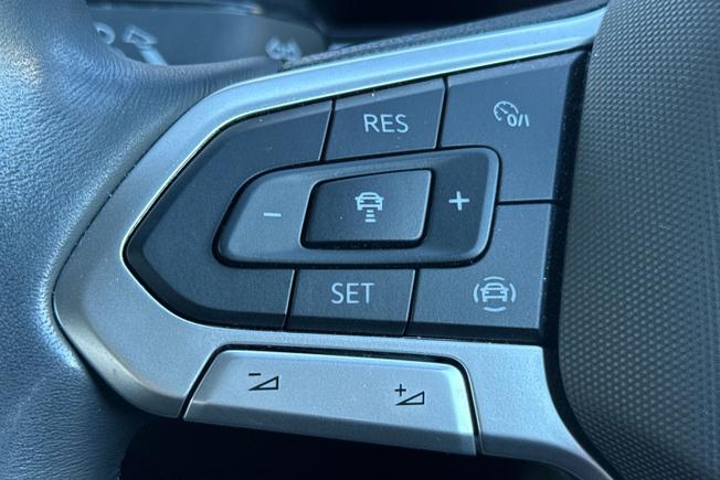 VOLKSWAGEN T-Roc Photo 16