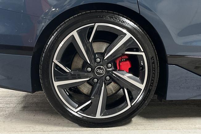 AUDI S6 E-Tron Avant Photo 5
