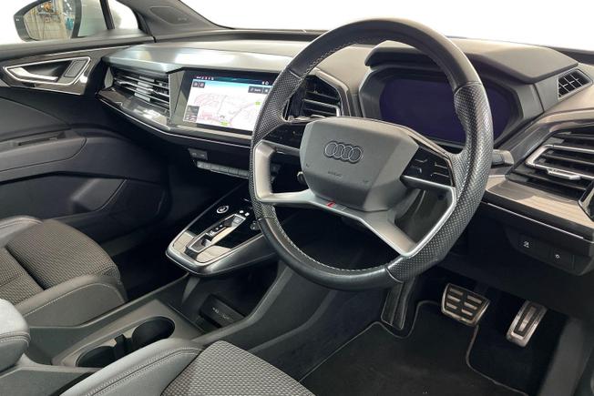 AUDI Q4 e-tron Photo 6