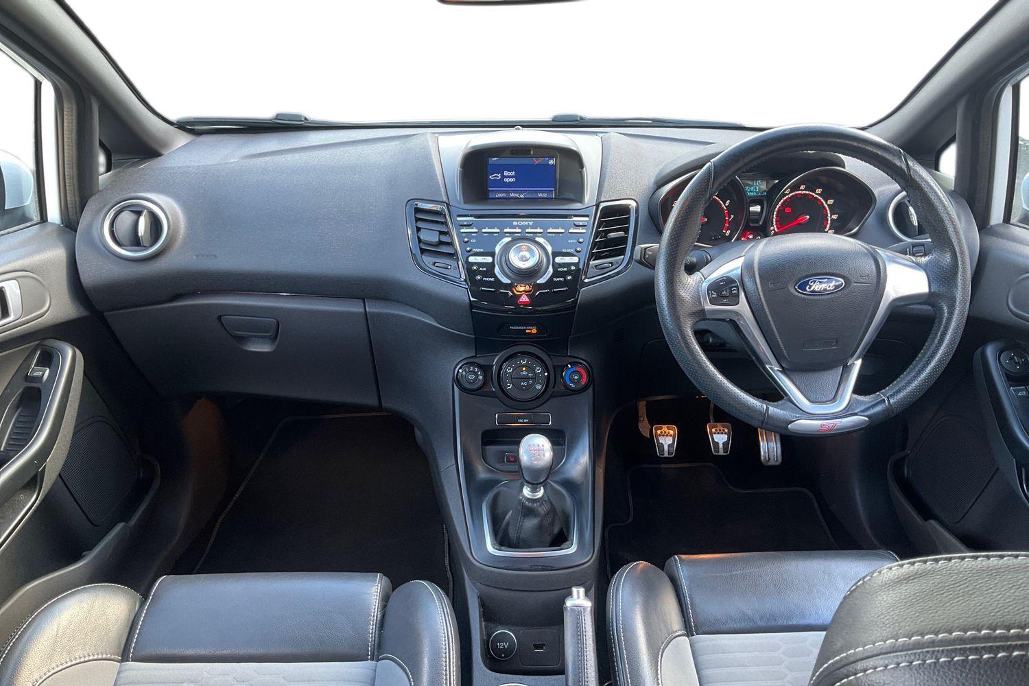 Ford FIESTA Photo 9