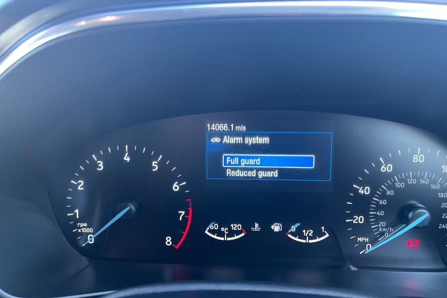 Ford FOCUS Photo autoimg-ed3e13b0316e8aad84a7828e1ca8ee0667e96ff6.jpg