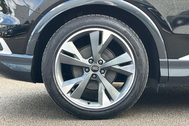 AUDI Q4 E-Tron Photo 5
