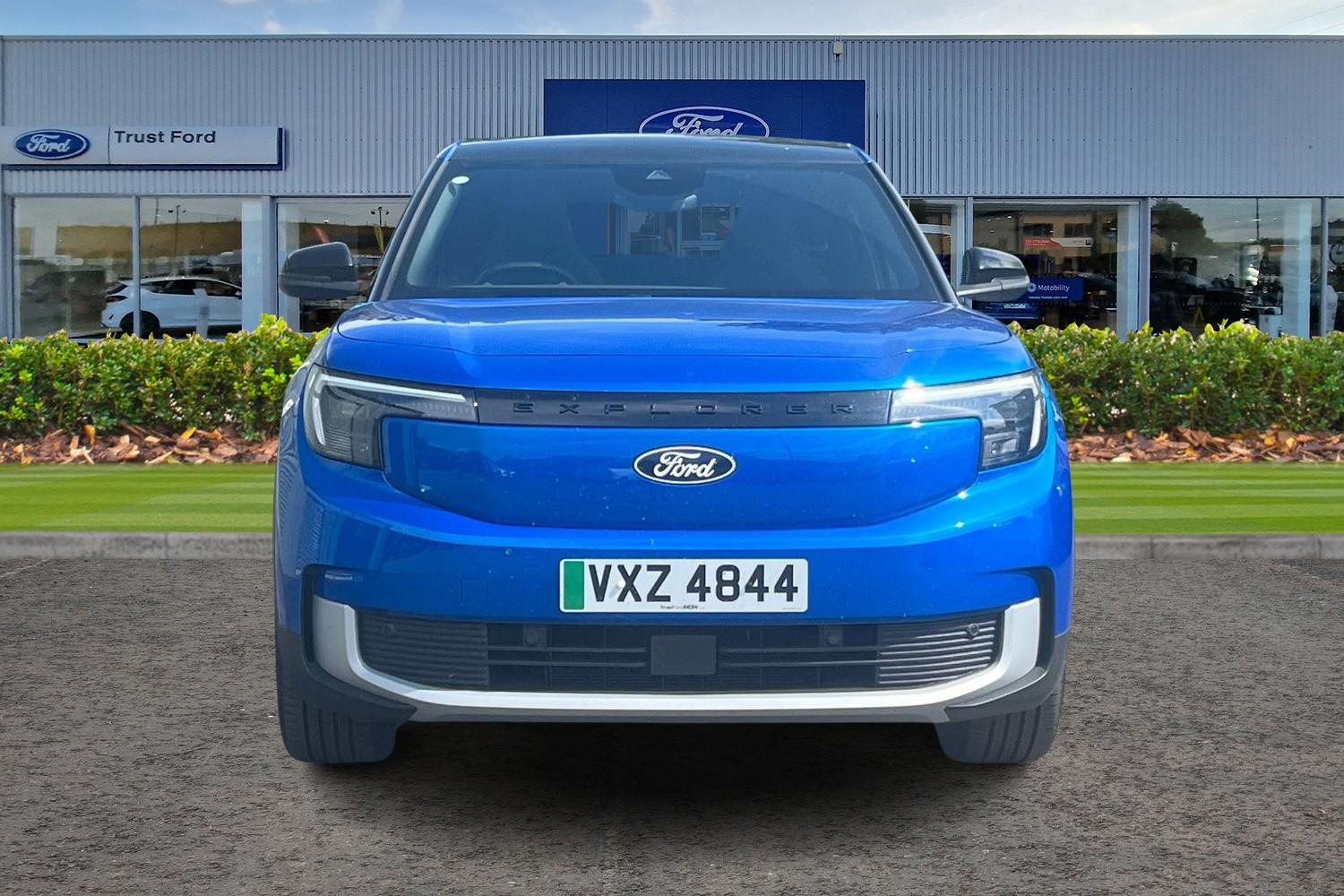 Ford Explorer Photo 5
