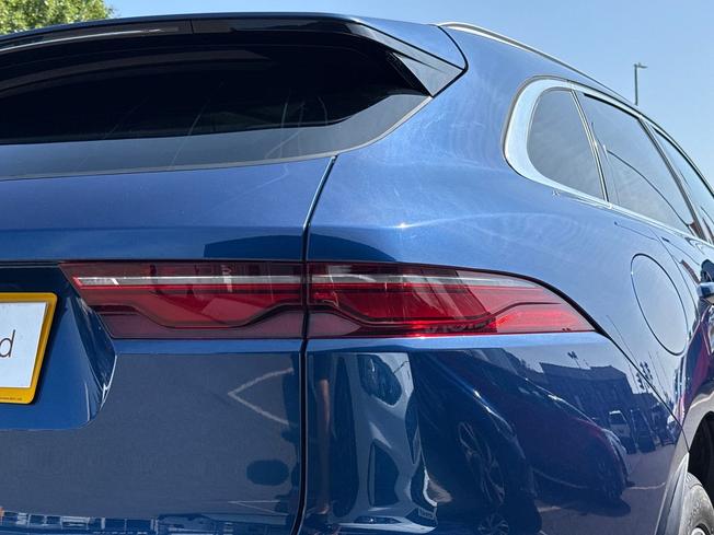 JAGUAR F-Pace Photo 18