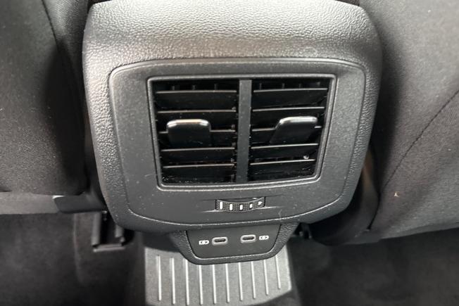 Volkswagen T-ROC Photo 24