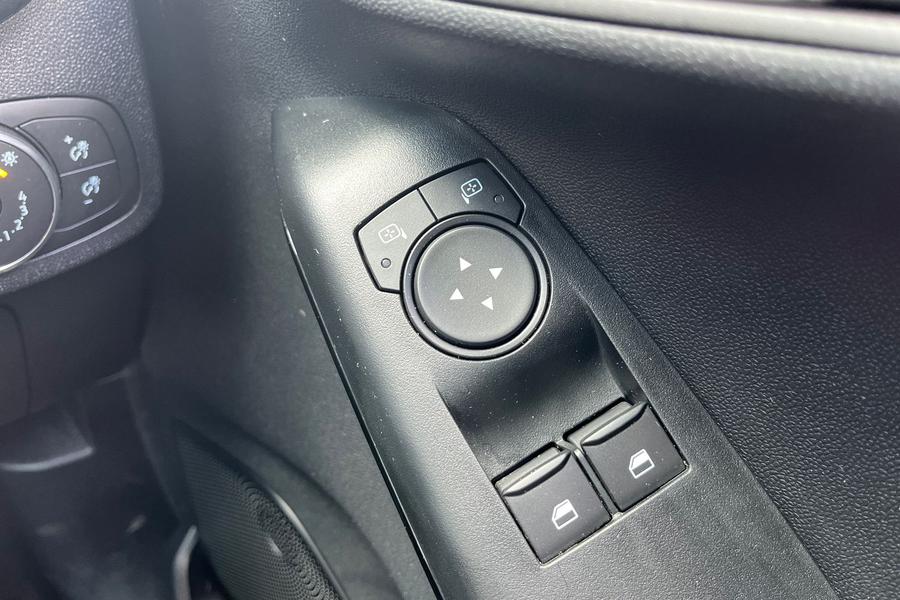 Ford FIESTA Photo autoimg-ed4e195f45e689b0b1dd90fcdc861f4160179d3f.jpg