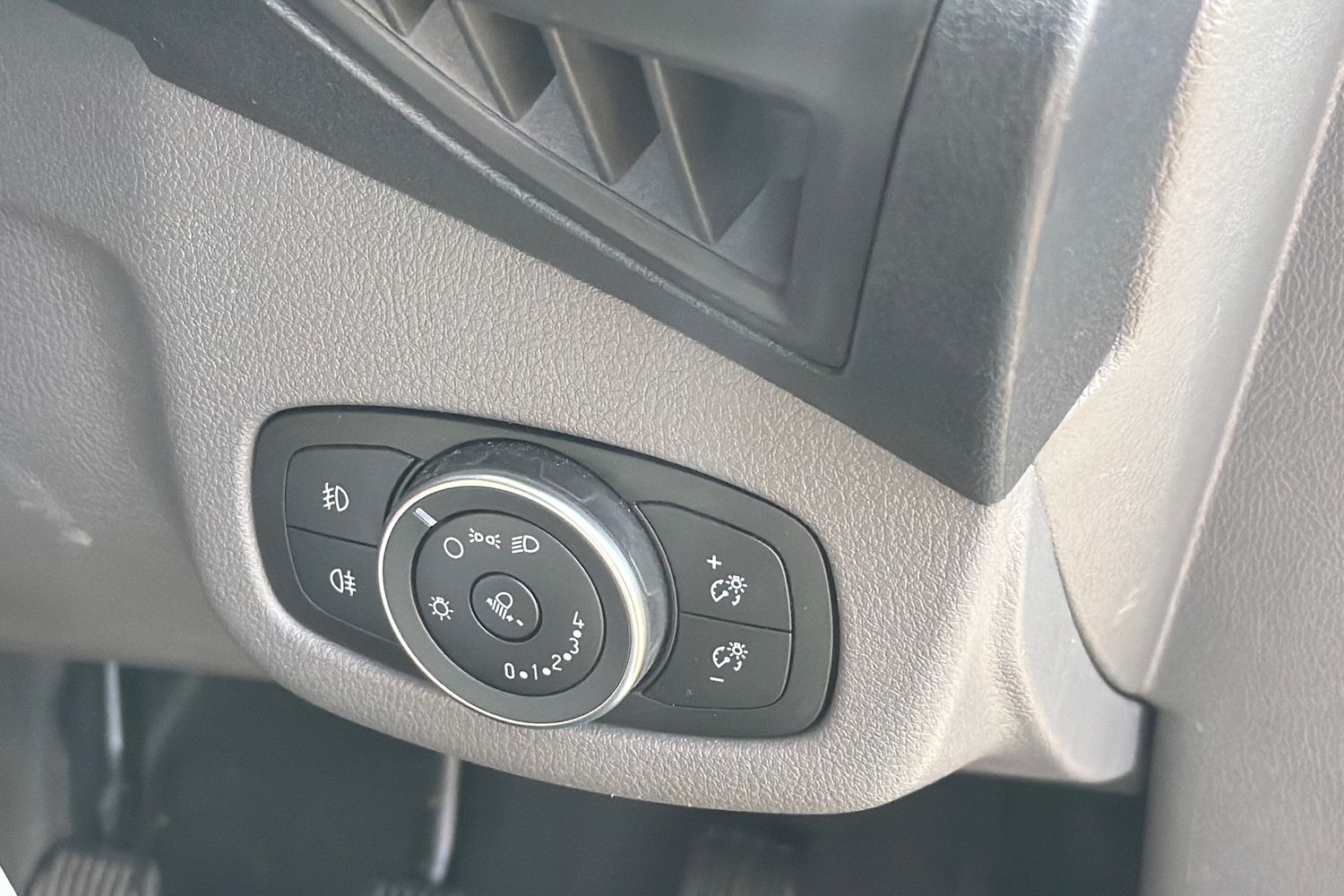 Ford TRANSIT CONNECT Photo 15