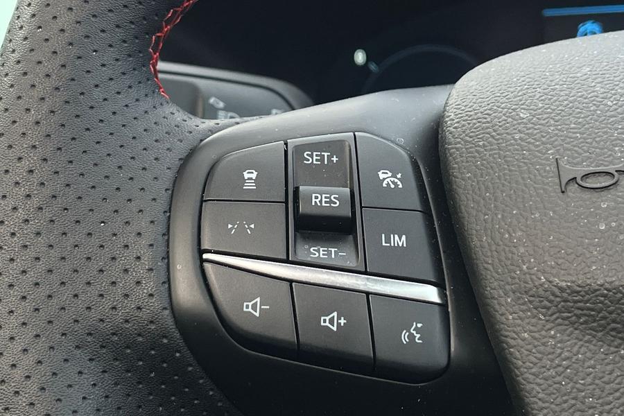 Ford Kuga Photo autoimg-ed51ca80d2911725fb3392fb7bf00888c76bba96.jpg