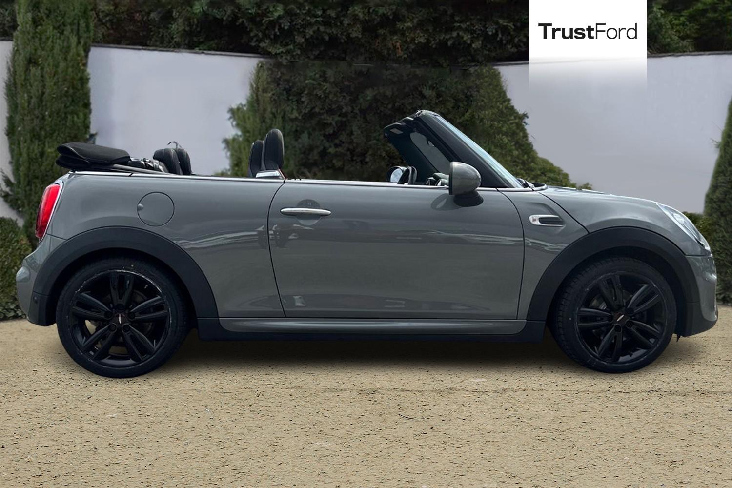 MINI CONVERTIBLE Photo 2
