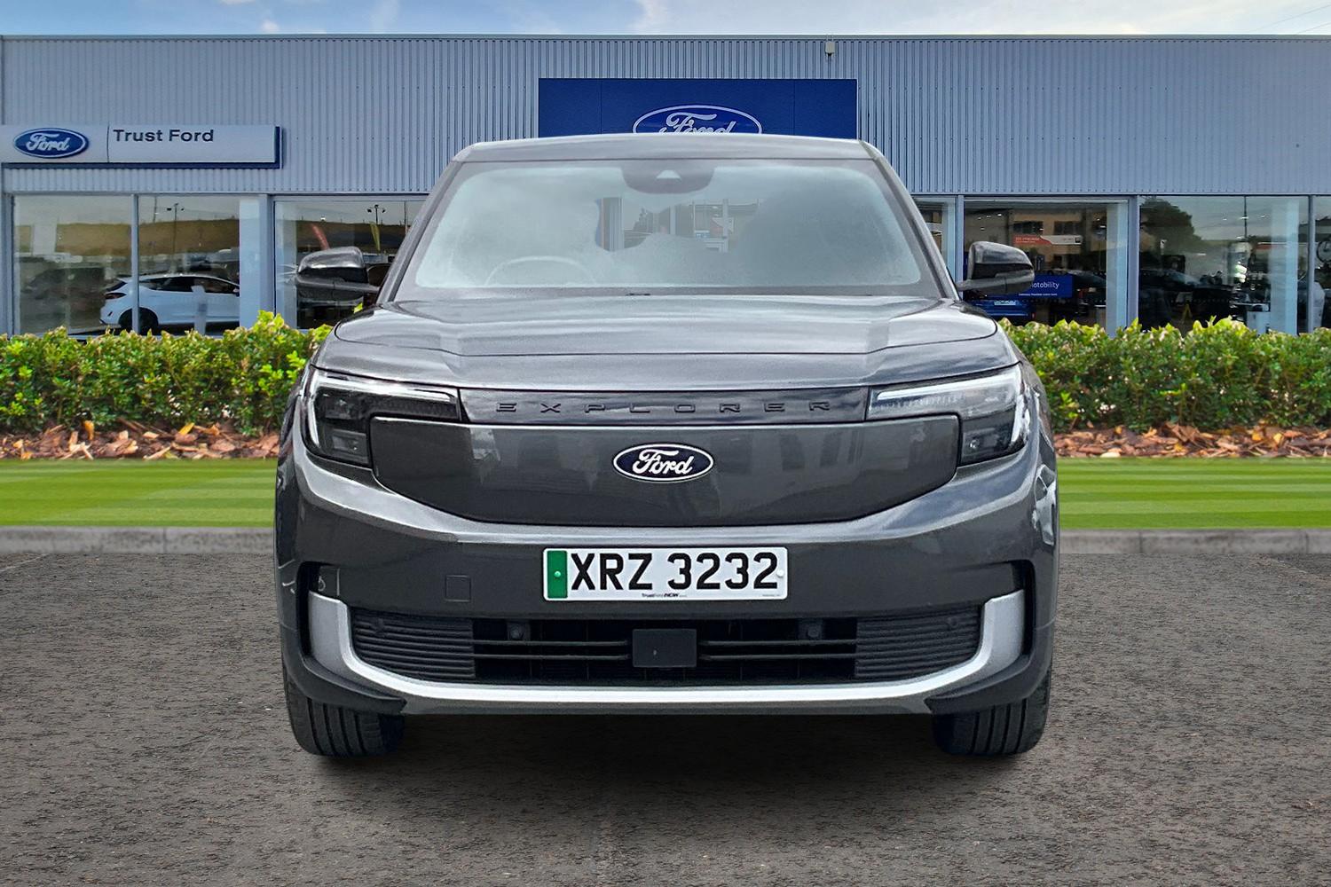Ford Explorer Photo 5