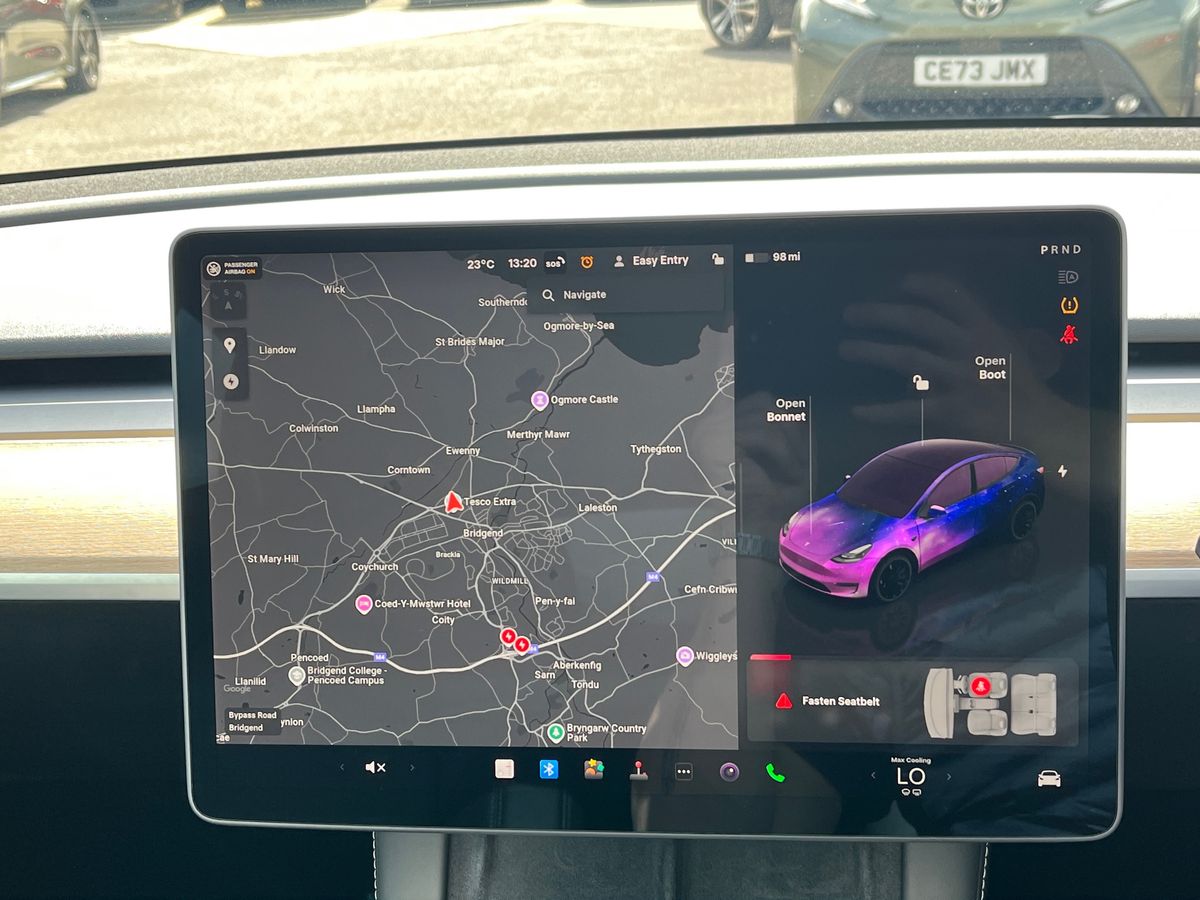 TESLA Model Y Photo 10