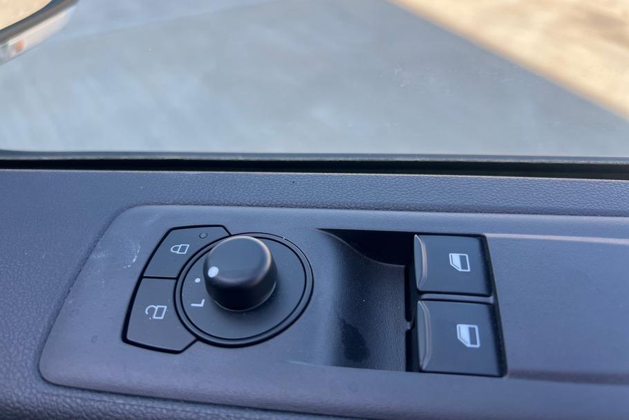 Used Ford E-Transit Custom MJ25UZR 34