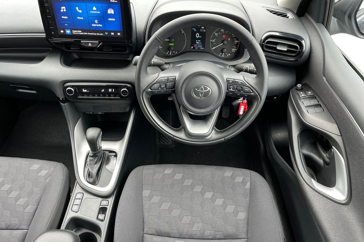 Toyota YARIS Photo 10