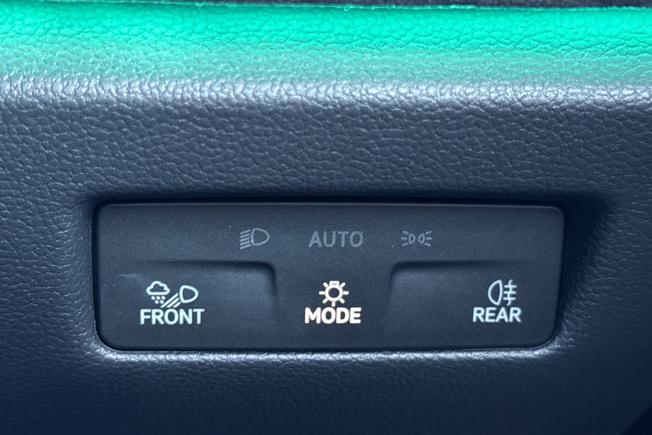 VOLKSWAGEN Passat Photo 24