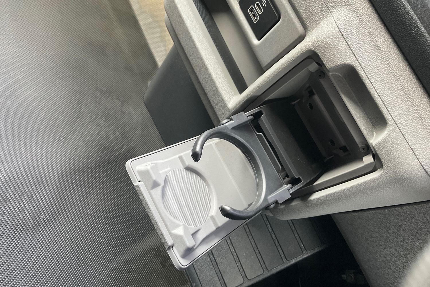 Ford E-Transit Custom Photo 23