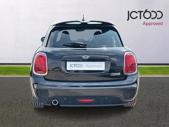 MINI Hatch Photo 7
