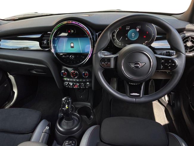 MINI Hatch Photo 10