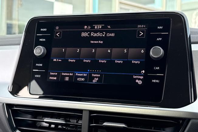 VOLKSWAGEN T-Roc Photo 25