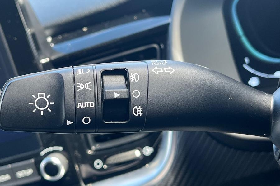 Kia STONIC Photo autoimg-ed6c517fd851b4d1938741a72fb200b9e03a70a3.jpg