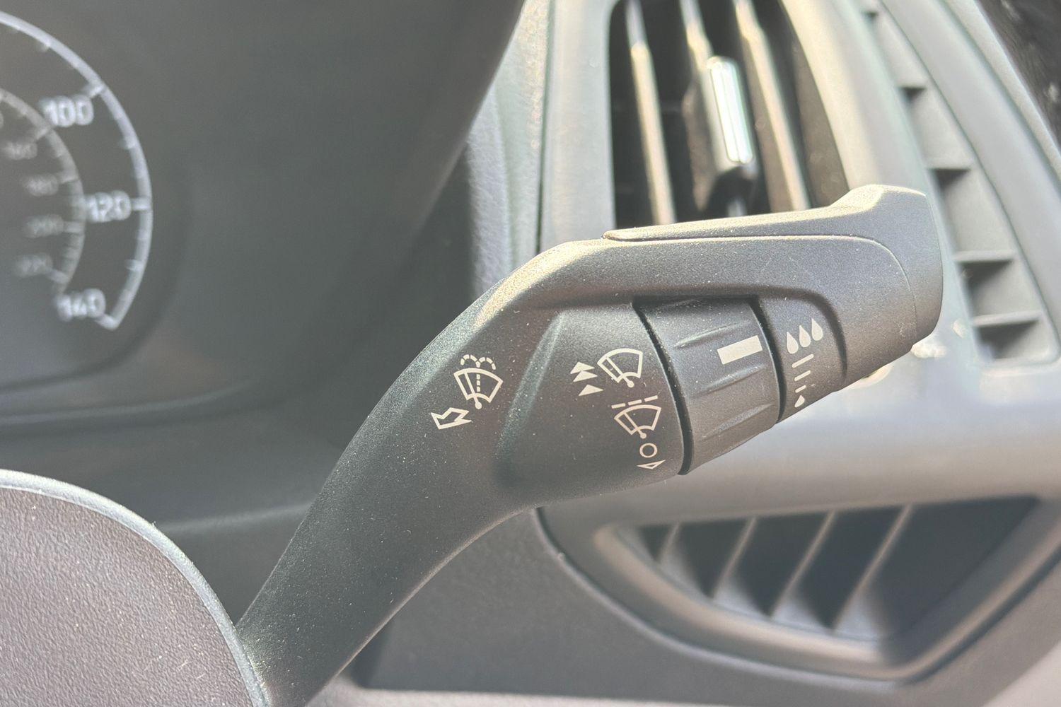 Ford TRANSIT CONNECT Photo 25