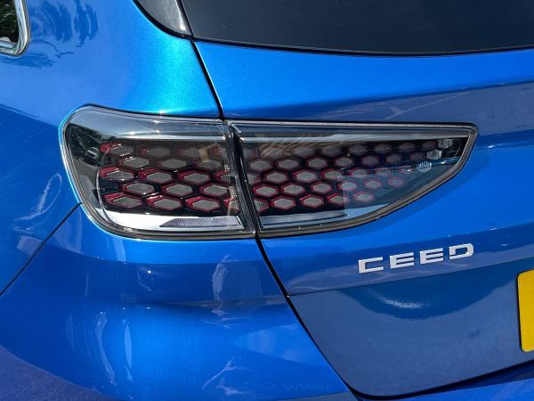 Kia Ceed Photo autoimg-ed763f640fd4d74c95b7c7cf37abd17264f8f12f.jpg