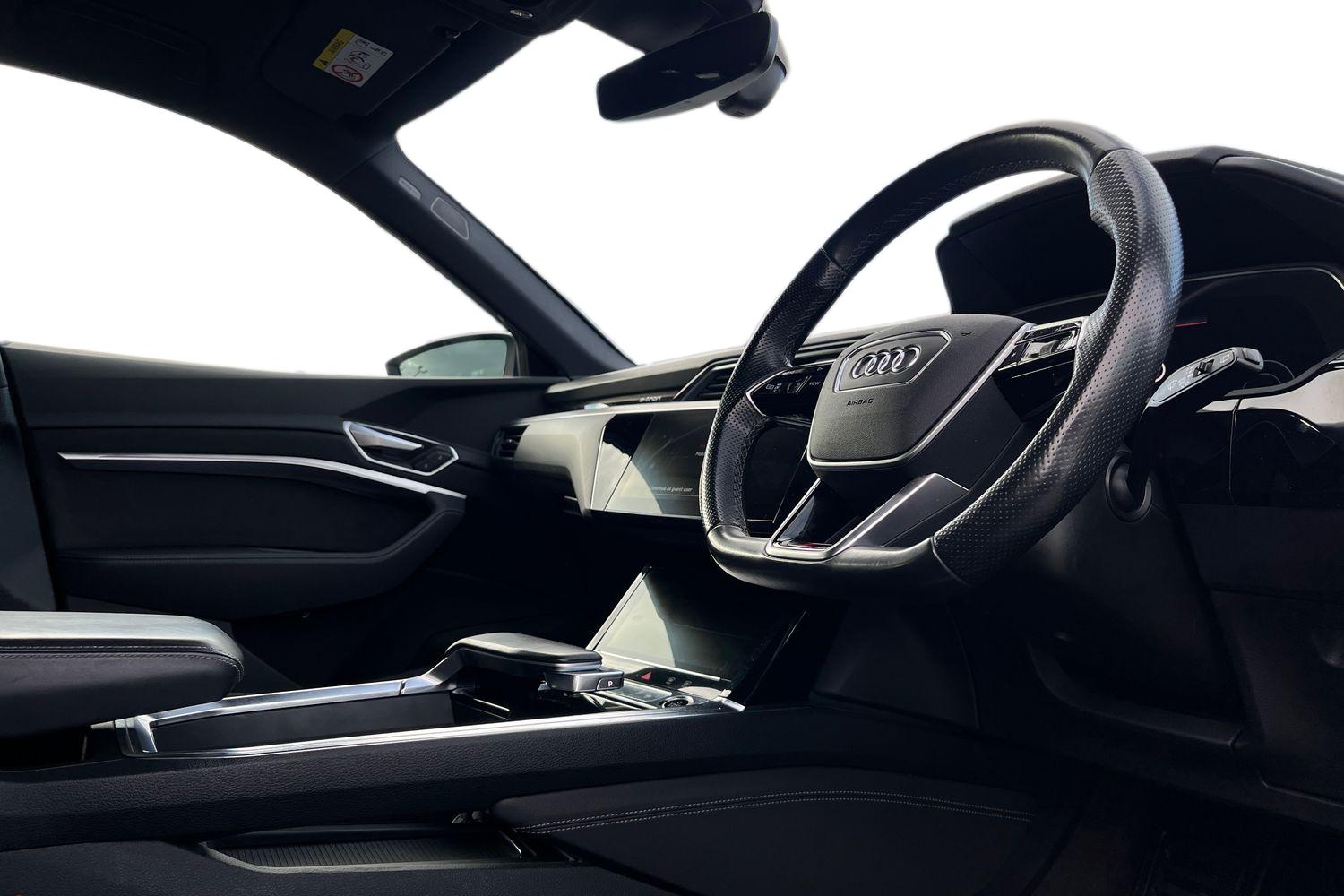Audi e-tron Photo 8