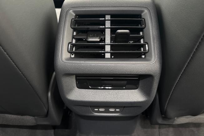 VOLKSWAGEN Tiguan Photo 24