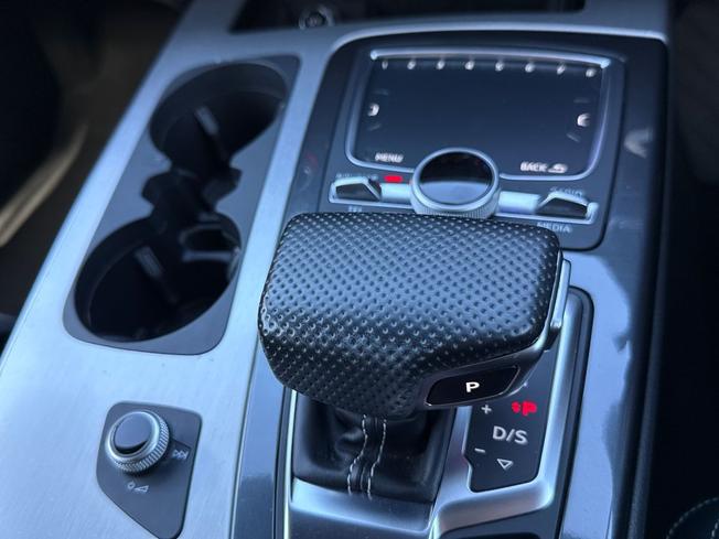 AUDI Q7 Photo 35