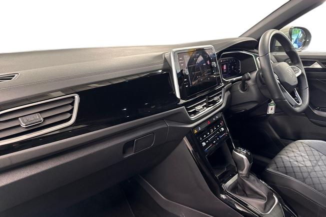 Volkswagen T-Roc Photo 2
