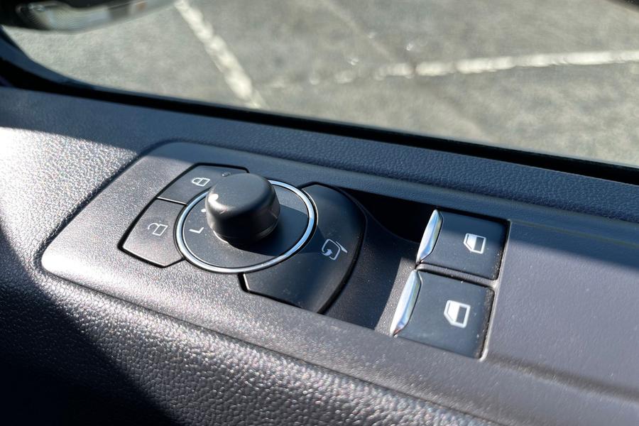 Ford E-TRANSIT CUSTOM Photo autoimg-ed867e5bbb3c2c90a49ce16b2f0c39fb8e03e428.jpg