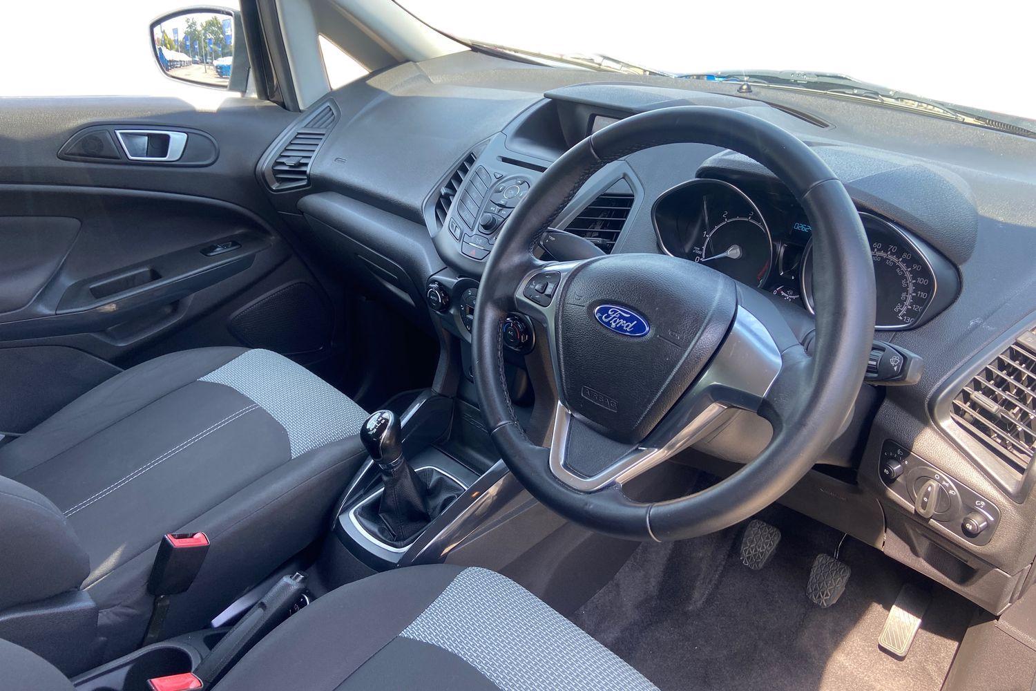 Ford ECOSPORT Photo 8
