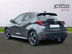 TOYOTA Yaris Photo 3