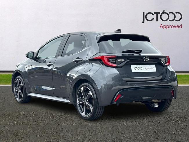 TOYOTA Yaris Photo 3