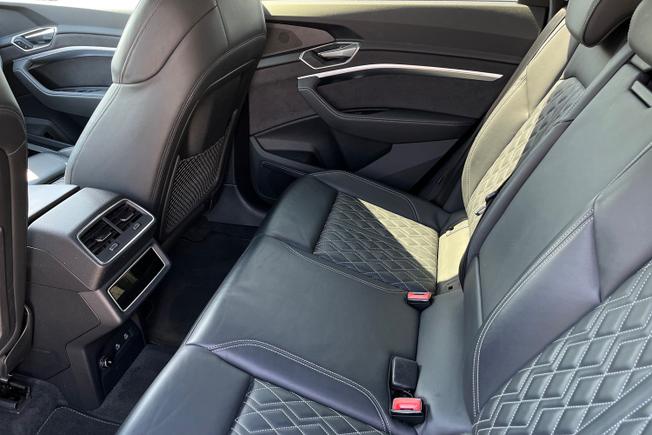 AUDI E-Tron S Photo 38