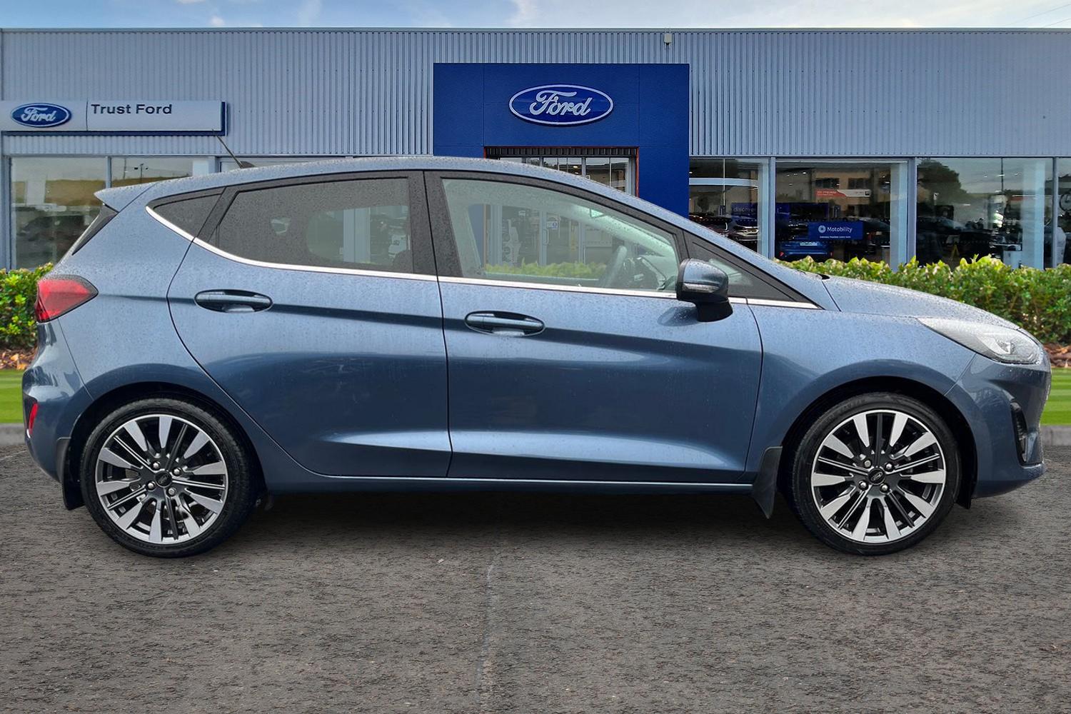 Ford FIESTA Photo 2
