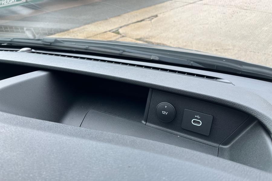 Ford E-TRANSIT Photo autoimg-ed9c042056248d73f0da5095f9f5bc33b7d76e86.jpg