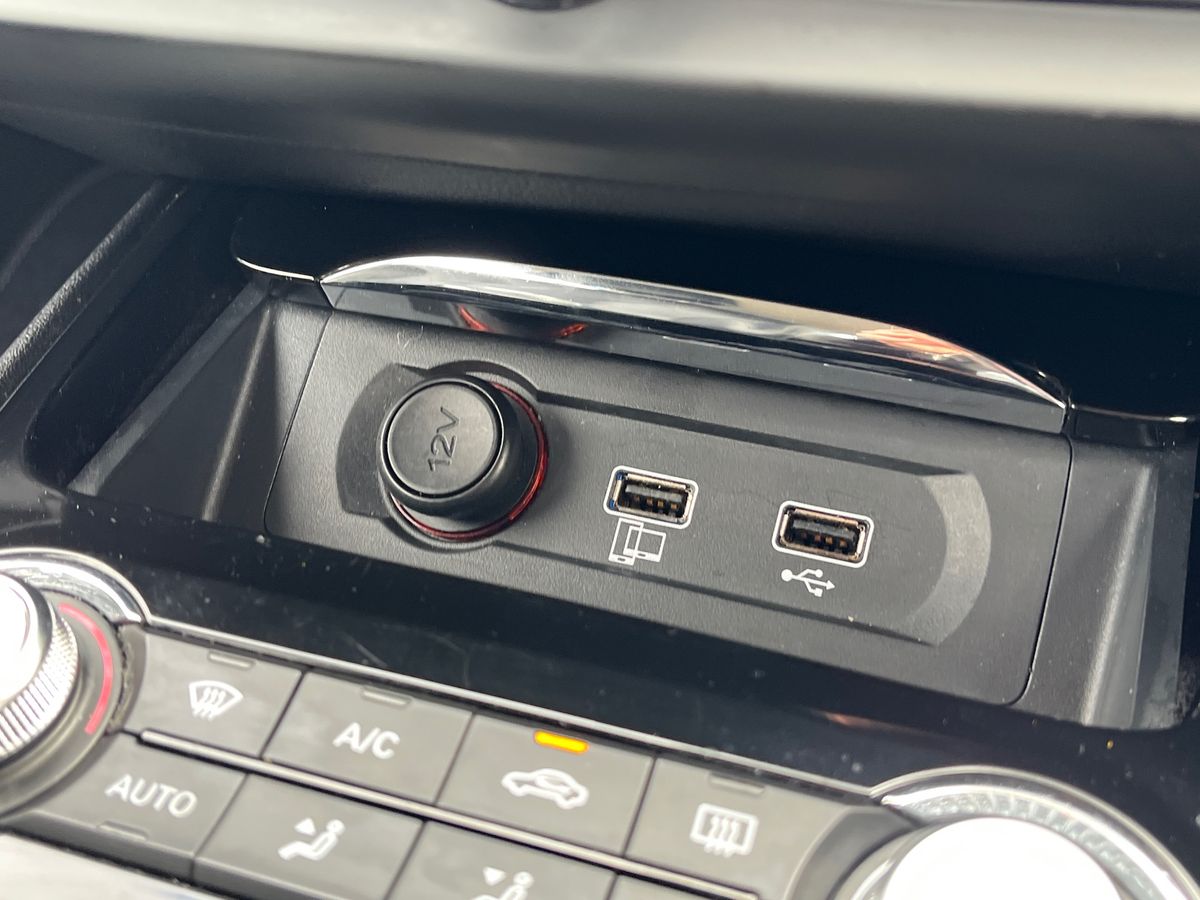 MG MG5 Photo 35
