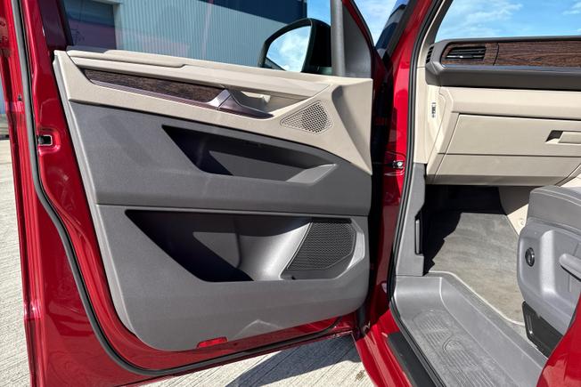 VOLKSWAGEN Multivan Photo 47