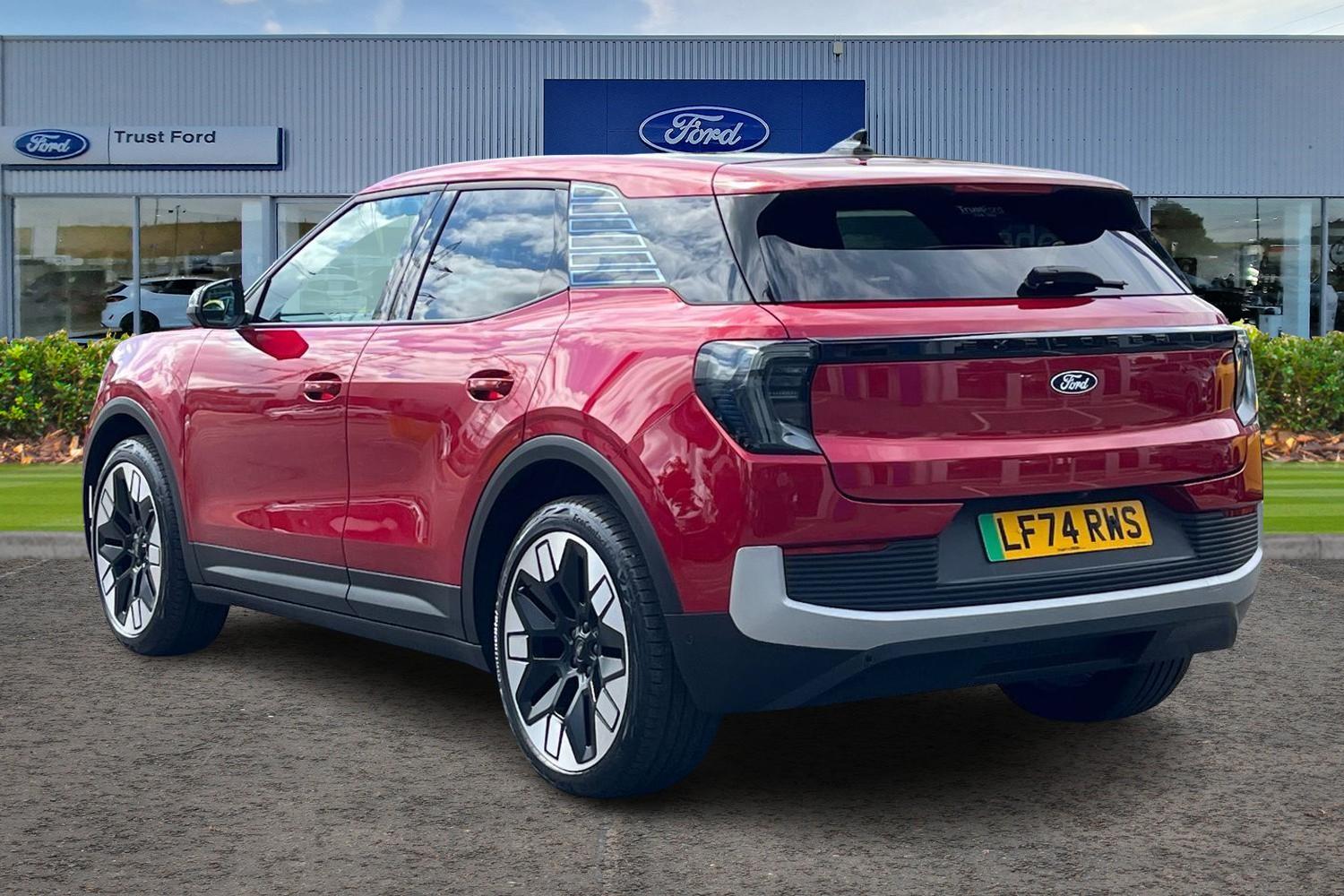 Ford EXPLORER Photo 1