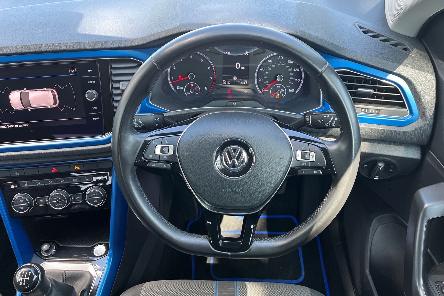 Volkswagen T-ROC Photo 11