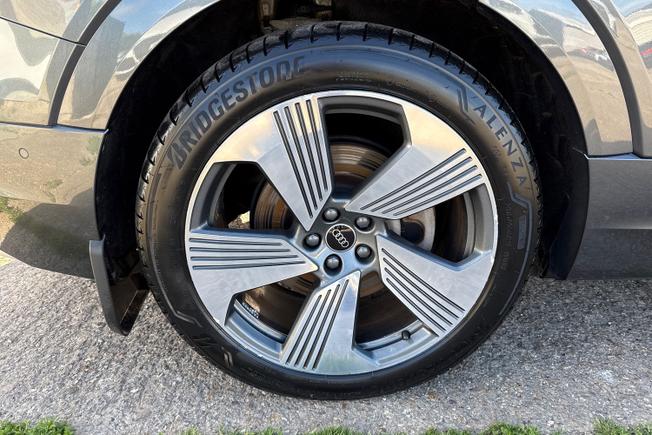 AUDI e-tron Photo 41