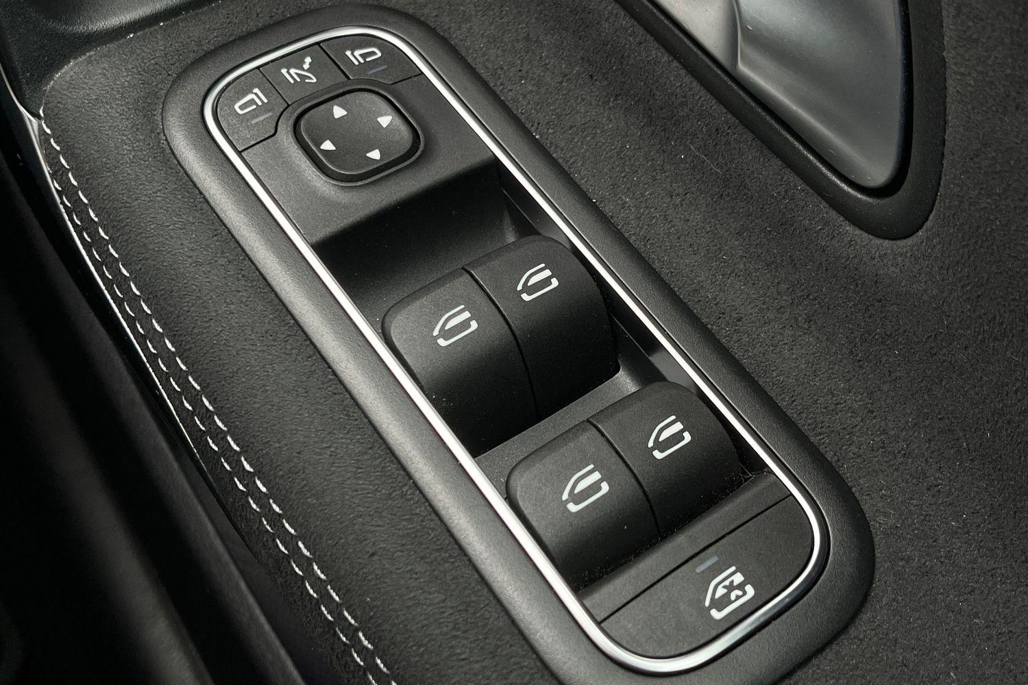 Mercedes-Benz CLA Photo 15