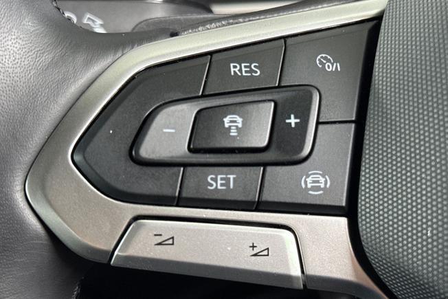 VOLKSWAGEN T-Roc Photo 16