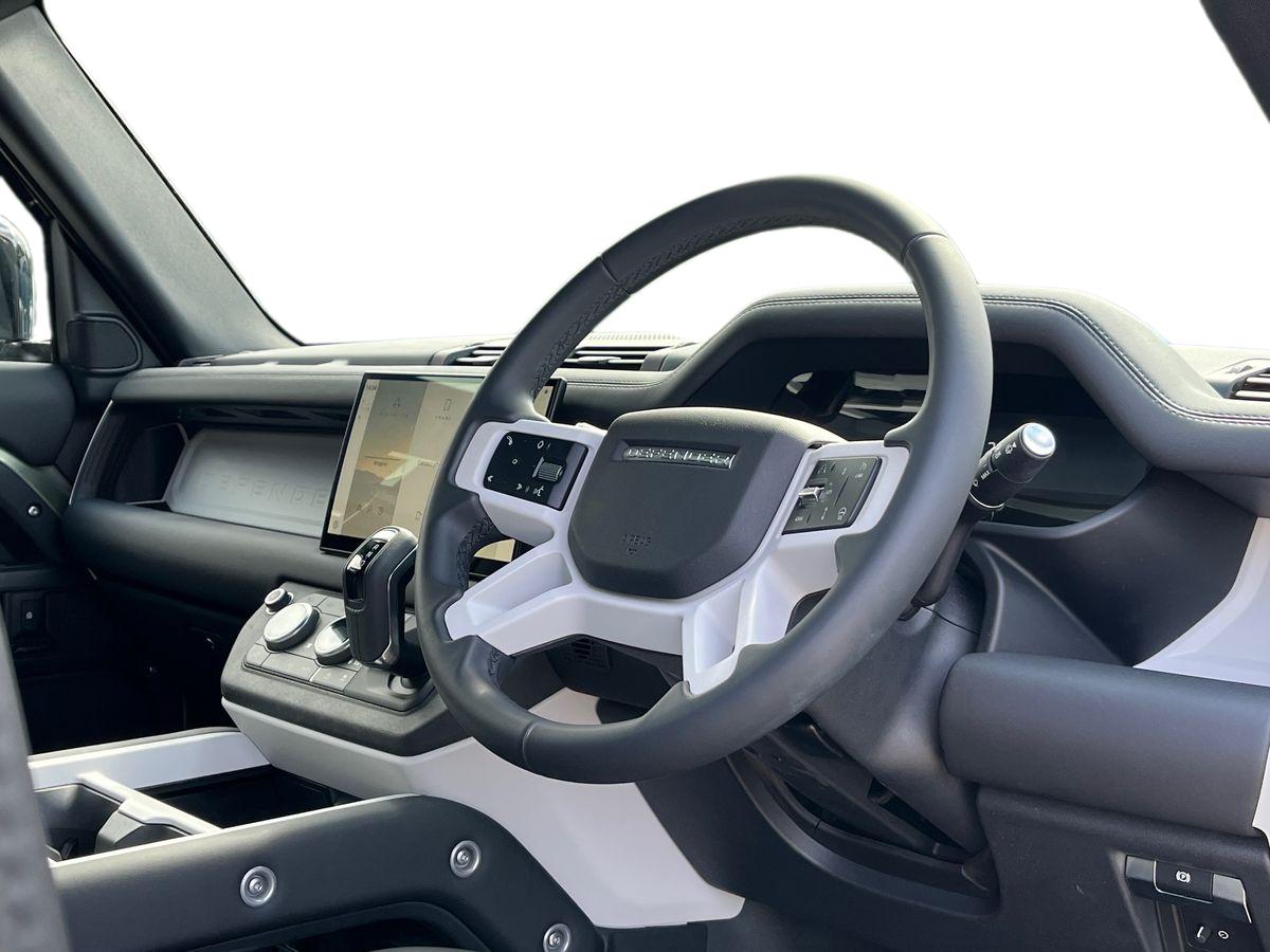 Land Rover Defender 110 Photo 20